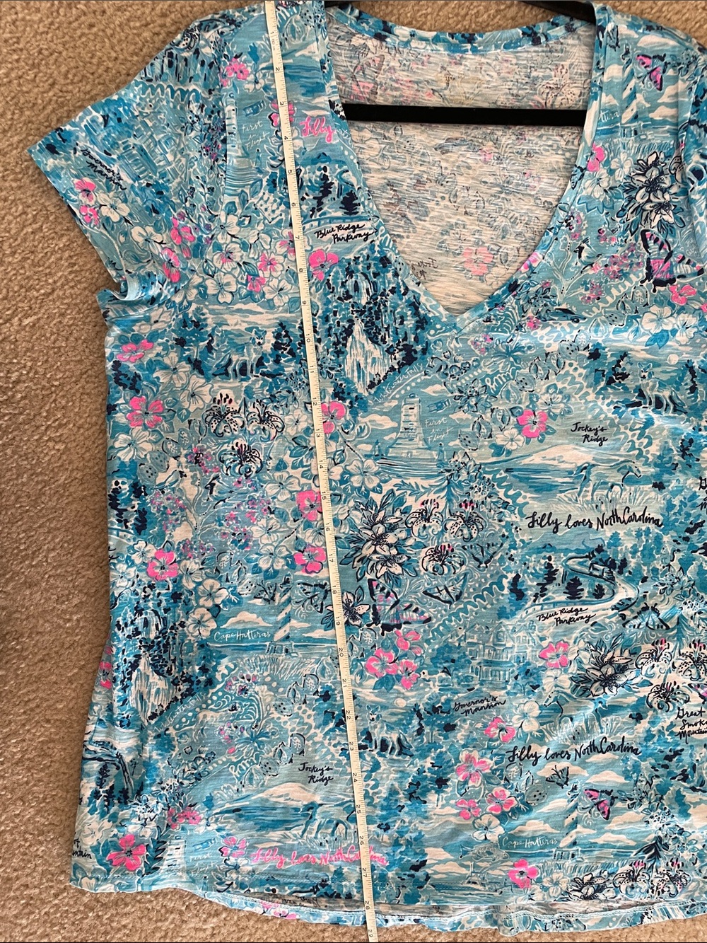 Lilly Pulitzer size XL Etta Tshirt in Lilly loves North Carolina pattern - Picture 7 of 7